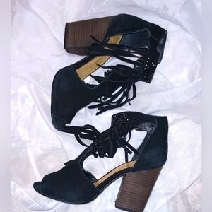 Chinese Laundry  Boho Style Blk Saude Fringe peep toe block heels 8